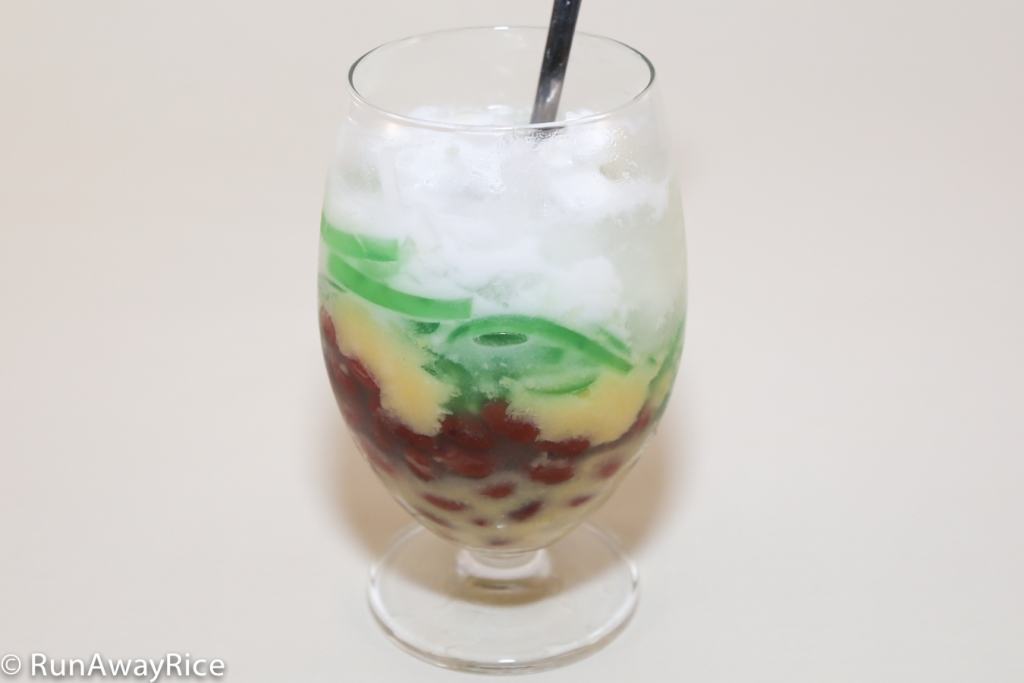 Three Color Dessert (Che Ba Mau) - A Cool and Refreshing Sweet Treat | recipe from runawayrice.com