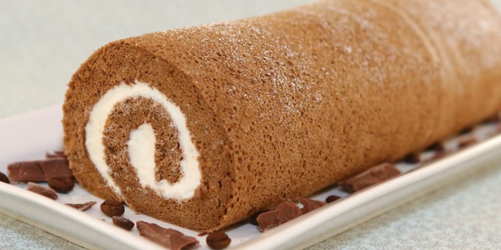 Mocha Roll Cake | recipe from runawayrice.com