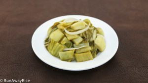 Pickled Mustard Greens (Dua Cai Chua) | recipe from runawayrice.com