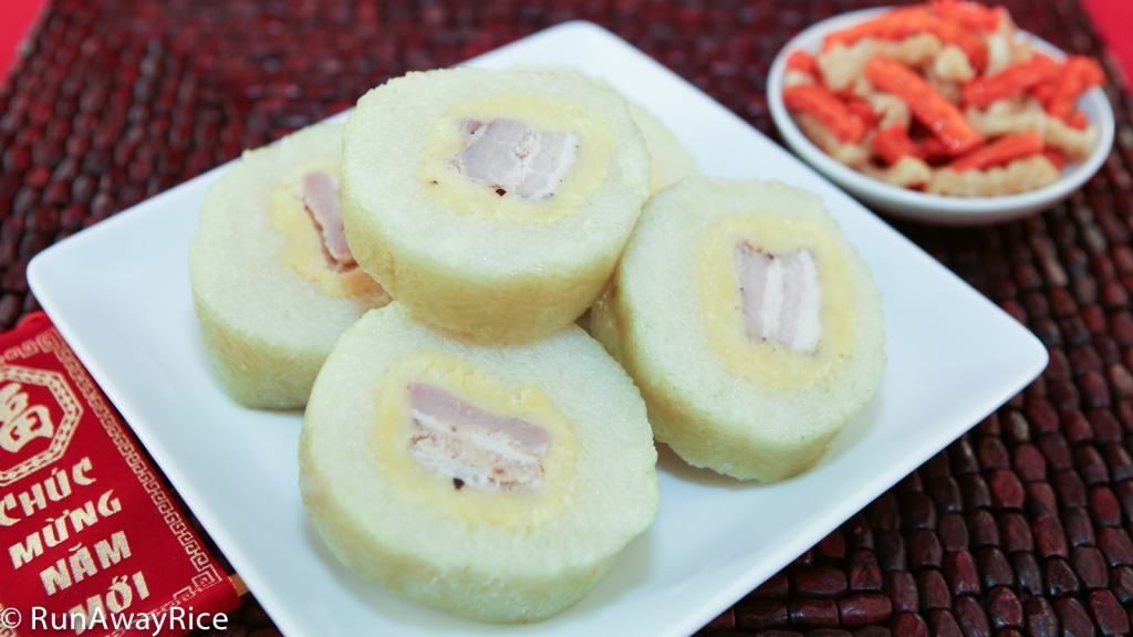 Sticky Rice and Mung Bean Cakes (Banh Tet) with Dried Carrot and Radish Pickles (Dua Mon) | recipe from runawayrice.com