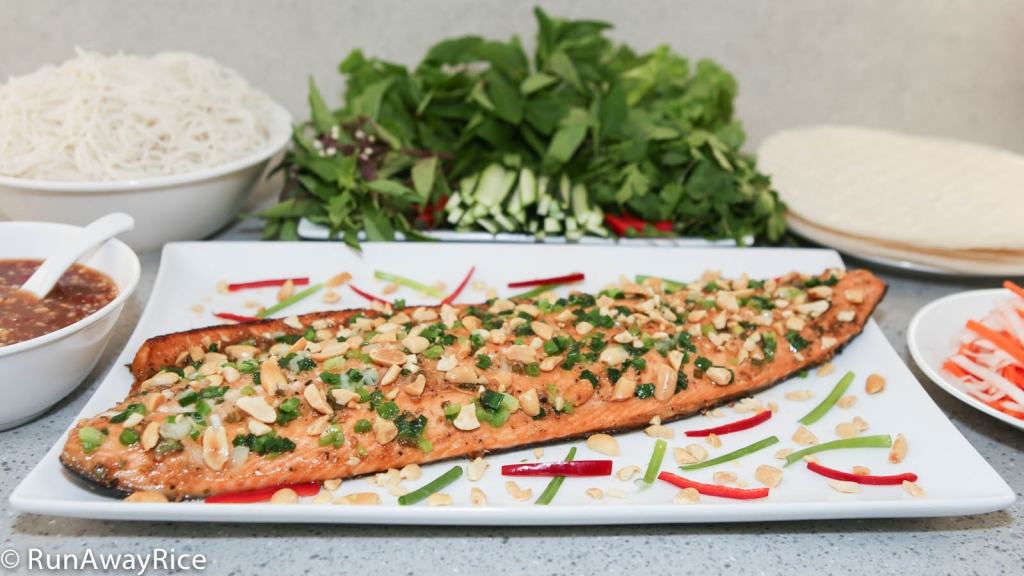 Asian-Style Baked Salmon (Cá Hồi Nướng) - Foolproof way to make delicious salmon. | recipe from runawayrice.com