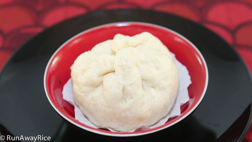 Steamed Pork Bun (Banh Bao) -- fluffy, doughy bun with a savory filling...now that's comfort food! | recipe from runawayrice.com