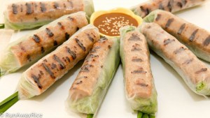 Fresh Spring Rolls with Grilled Pork Sausage (Nem Nuong Cuon) | recipe from runawayrice.com