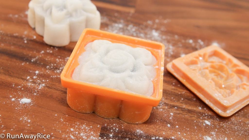 Beautiful and delicate, these Snowskin Mooncakes are so much fun to make! | recipe from runawayrice.com
