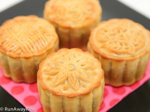 Everyone should learn how to make these beautiful cakes for the Mid-Autumn Festival! | recipe from runawayrice.com