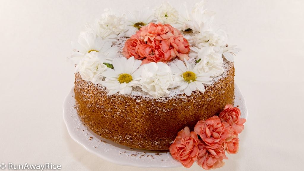 Bring this to your next bridal shower: Gorgeous Orange Chiffon Cake with Edible Flowers | recipe from runawayrice.com