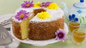 Orange Chiffon Cake with Edible Flowers--Serve it at your next tea party! | recipe from runawayrice.com
