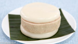 A thick slice of steamed pork roll and sandwiched between rice cakes--Delish! | recipe from runawayrice.com