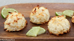 Coconut Macaroons - Deliciously Sweet and Chewy | recipe from runawayrice.com