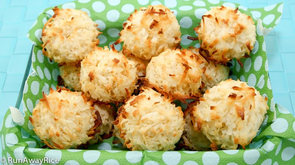 Just the right sweetness Coconut Macaroons | recipe from runawayrice.com