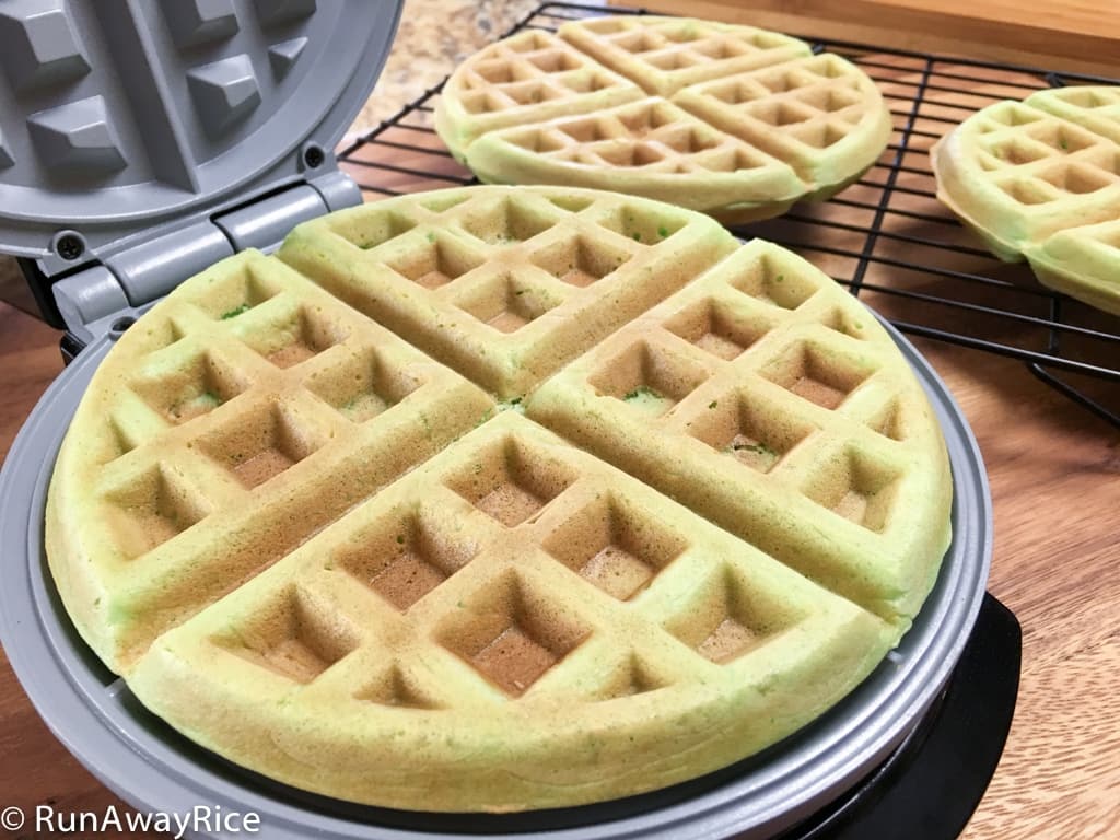 Pandan Waffles (Banh Kep La Dua) - Hot, Crispy and So Amazing! | recipe from runawayrice.com
