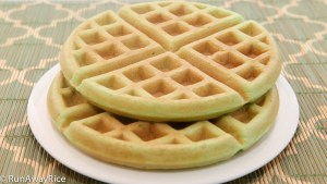 Pandan Waffles (Banh Kep)--Slightly sweet and deliciously crispy | recipe from runawayrice.com