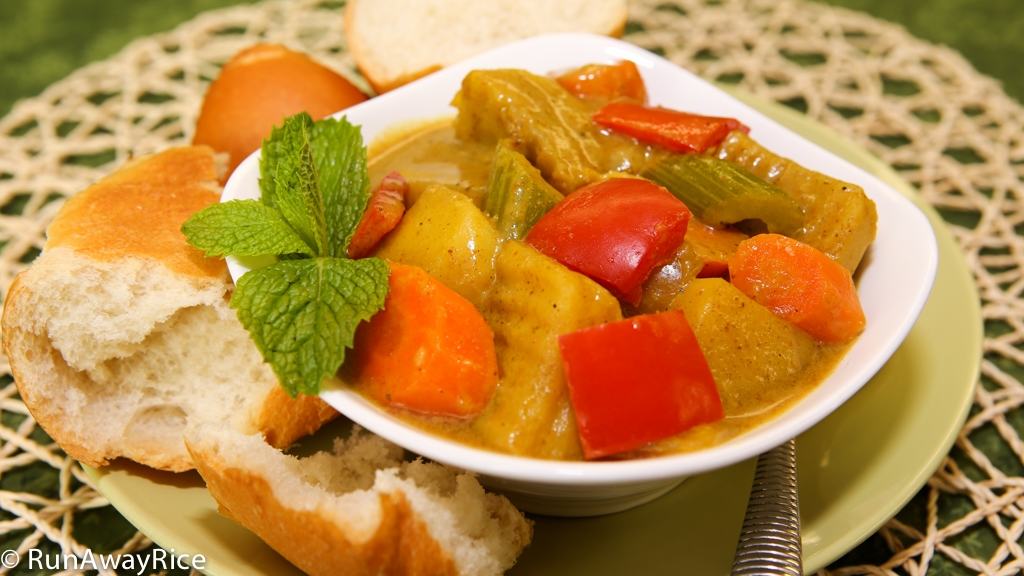 Hearty and delicious Vietnamese-style Vegetable Curry served with crusty French bread | recipe from runawayrice.com