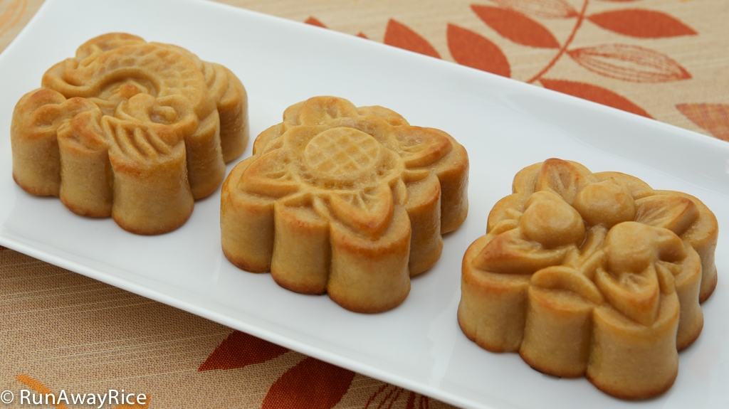 Celebrate the Mid-Autumn Festival with these beautiful and delicious mooncakes. | recipe from runawayrice.com