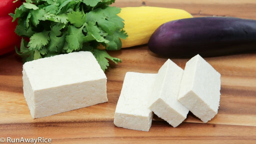 Fresh Tofu (Dau Hu) - Amazing when Homemade, a Must-Try! | recipe from runawayrice.com