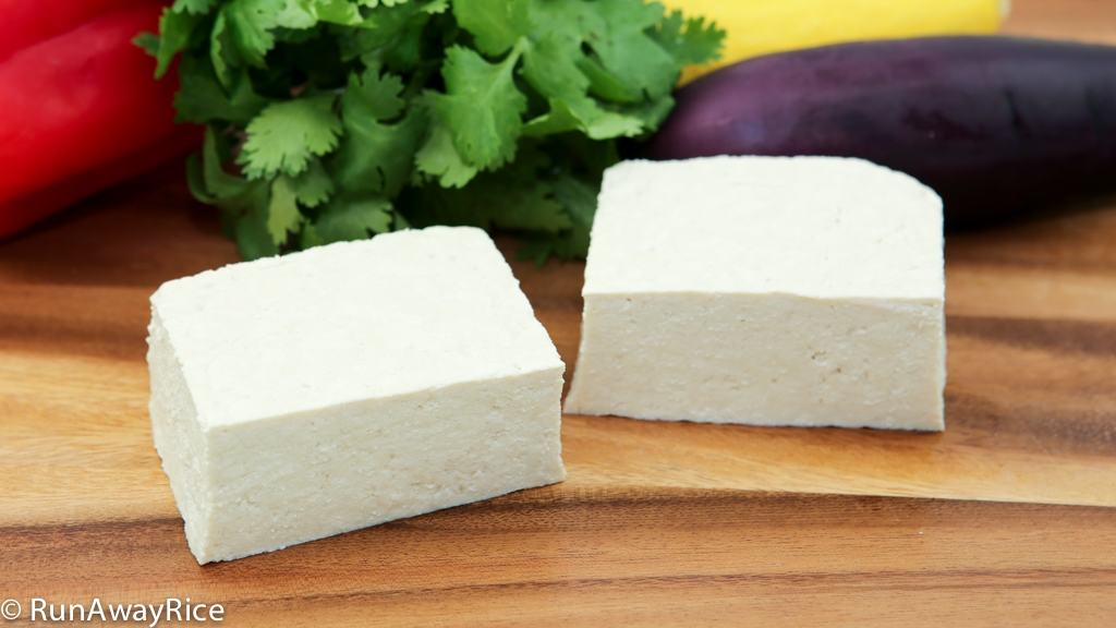 Make Healthy Homemade Tofu (Dau Hu) with this 3-Ingredient Recipe | recipe from runawayrice.com