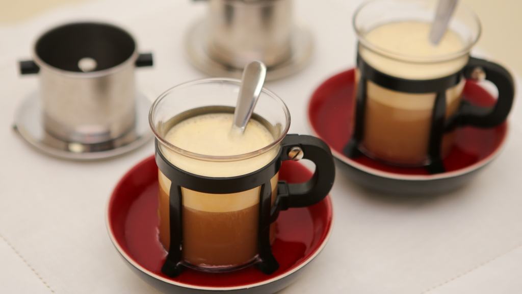 Vietnamese Egg Coffee (Ca Phe Trung): A Drink and Dessert All in One! | recipe from runawayrice.com