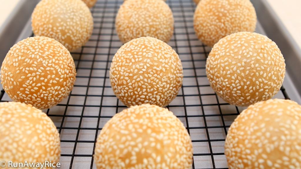 Sesame Balls (Banh Cam / Banh Ran) - Scrumptious and So Easy to Make at Home! | recipe from runawayrice.com