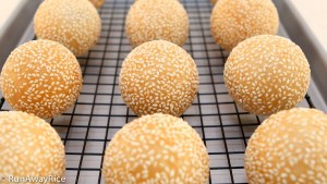 Sesame Balls (Banh Cam) | recipe from runawayrice.com