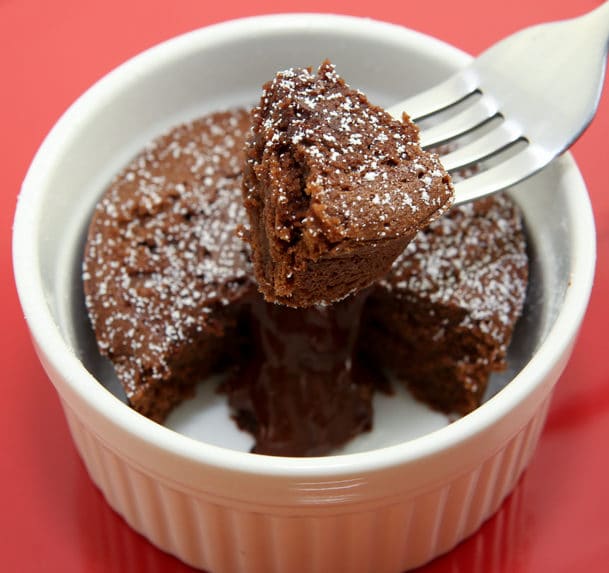 Easiest and best Chocolate Lava Cake recipe | recipe from runawayrice.com