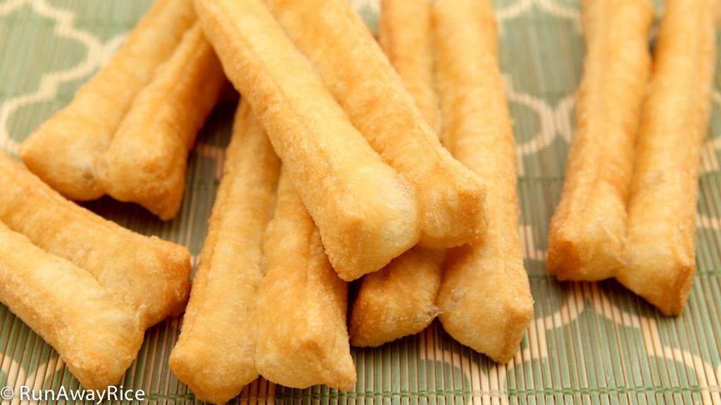 Puffy Golden Perfection: Fried Breadsticks (Dau Chao Quay / Youtiao / Patongka) | recipe from runawayrice.com