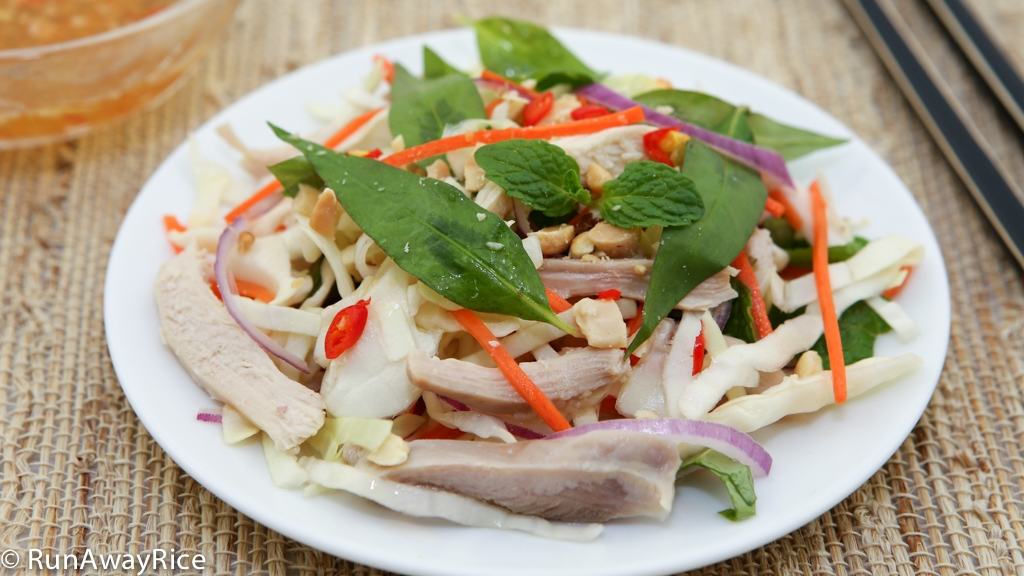 So Refreshing and Healthy Chicken Cabbage Salad (Goi Ga) | recipe from runawayrice.com