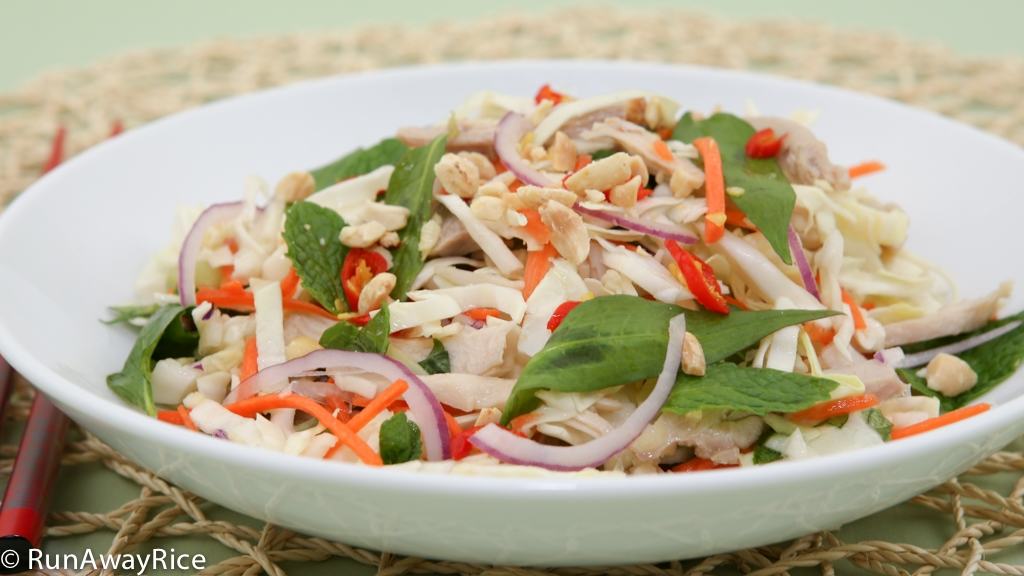 Refreshing and Healthy Chicken Cabbage Salad (Goi Ga) | recipe from runawayrice.com