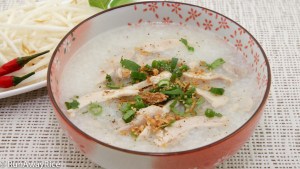 This is pure comfort food! Chicken Congee / Rice Porridge (Chao Ga) | recipe from runawayrice.com