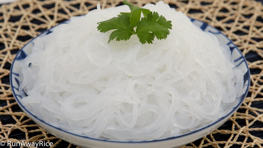 Clear Noodle or Glass Noodle (Hu Tieu) - deliciously chewy translucent noodles | recipe from runawayrice.com