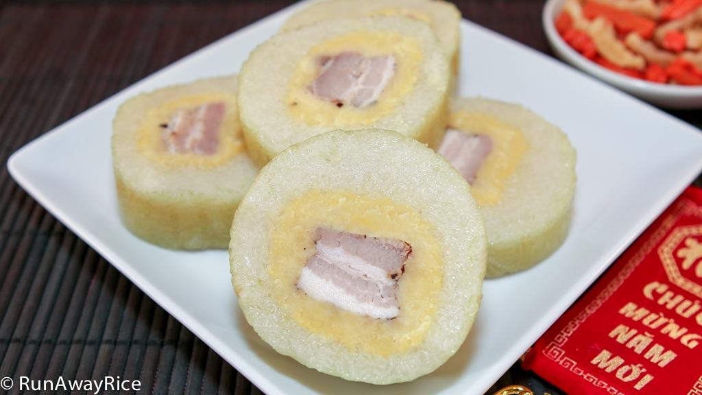 Sticky Rice and Mung Bean Cakes (Banh Tet) - Essential New Year Cakes | recipe from runawayrice.com