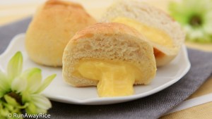 Custard Buns - creamy and delicious | recipe from runawayrice.com