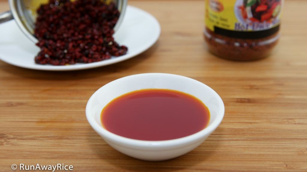 Annatto Oil /Achiote Oil (Dau Mau Dieu) - Staple Ingredient in Many Asian and Latin dishes | recipe from runawayrice.com