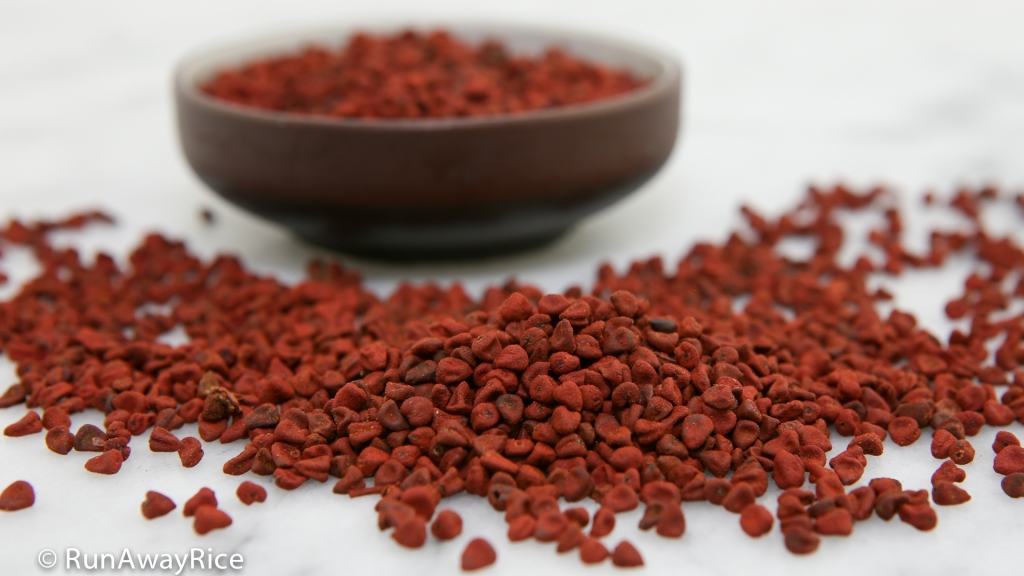 Annatto / Achiote Seeds (Hot Dieu) - a natural way to add orange-red color to your favorite foods | recipe from runawayrice.com