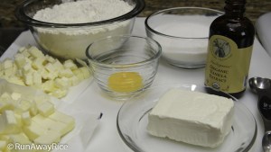 Cream Cheese Spritz Cookies Ingredients | recipe from runawayrice.com
