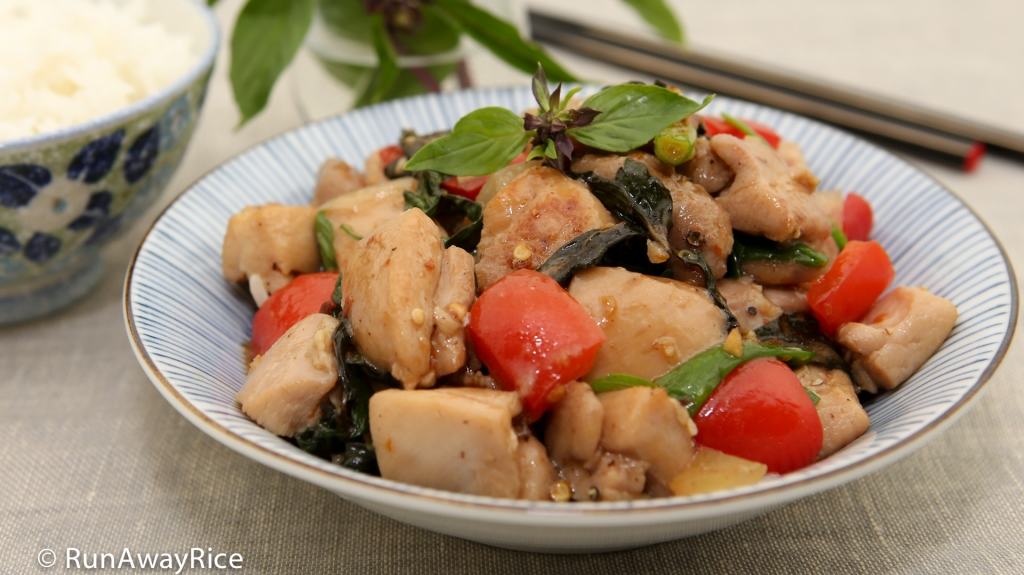 Thai Basil Chicken (Ga Xao La Que) - savory, flavorful stir-fry! | recipe from runawayrice.com