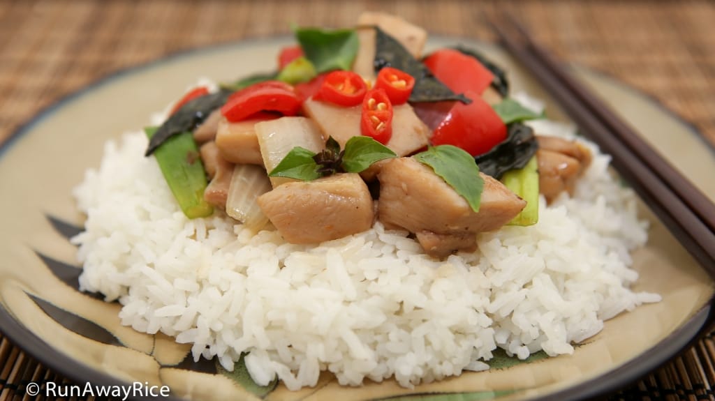 Thai Basil Chicken (Ga Xao La Que) - 30 minutes or less to make! | recipe from runawayrice.com