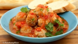 Vietnamese Meatballs (Xiu Mai) - flavorful pork meatballs in a rich tomato sauce | recipe from runawayrice.com