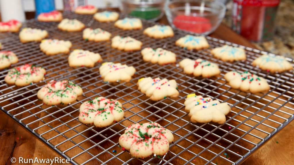 Holiday Butter Cookies - yummy cookies decorated with colored sugar, nonpareils and sprinkles | recipe from runawayrice.com