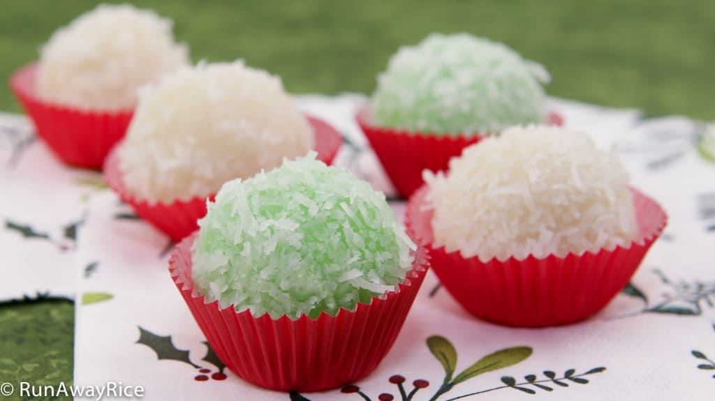 Snowball Cakes / Mochi Cake / Nut-Filled Glutinous Rice Balls / Banh Bao Chi - beautiful and festive cakes for the holidays! | recipe from runawayrice.com