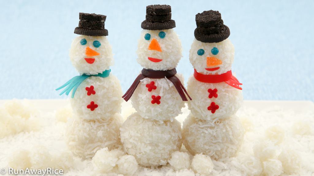 Snowmen Snowball Cakes - coconut-covered glutinous cakes made into cute little snowmen | recipe from runawayrice.com