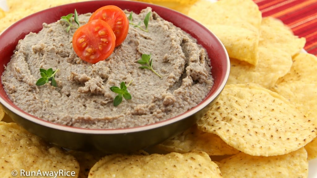 Vegan Pate / Vegetarian Pate / Faux Gras / Pate Chay - served as a dip for tortilla chips | recipe from runawayrice.com