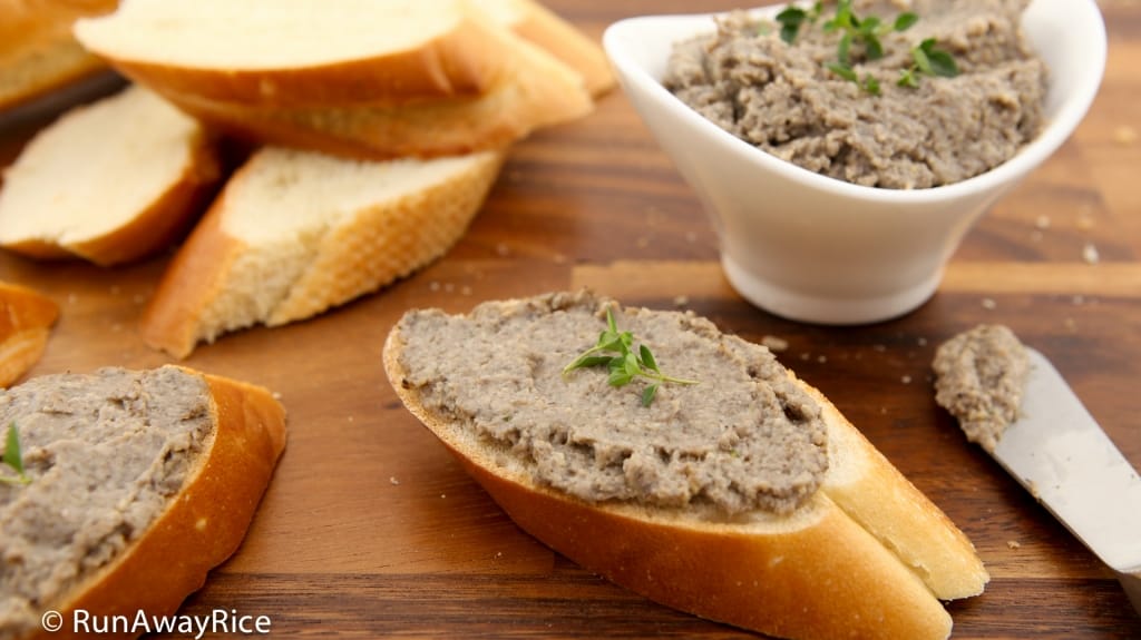 Vegetarian Pate / Faux Gras / Vegan Pate / Pate Chay - served with slices of crusty French bread | recipe from runawayrice.com