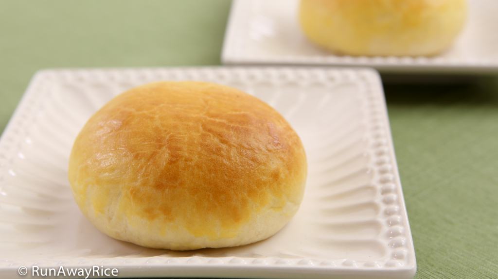 Baked Pork Buns (Banh Bao Nuong) - Homemade buns, Easy recipe | recipe from runawyrice.com