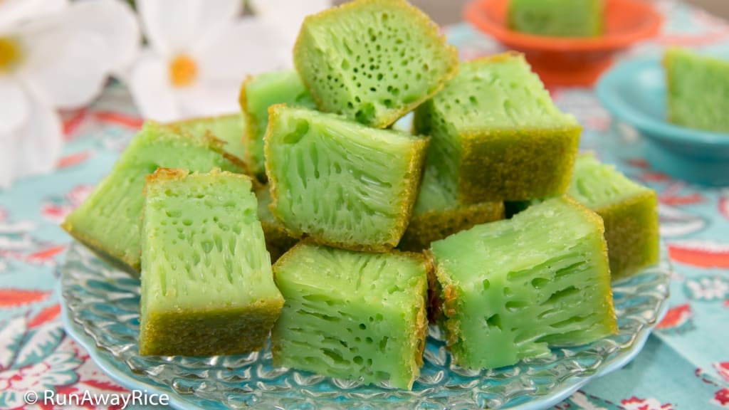 Honeycomb Cake - Eggless/Vegetarian Recipe (Banh Bo Nuong Chay) | recipe from runwayrice.com