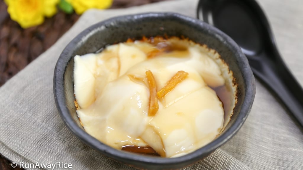 Tofu Pudding with Ginger Syrup (Dau Hu Nuoc Duong) | recipe from runawayrice.com