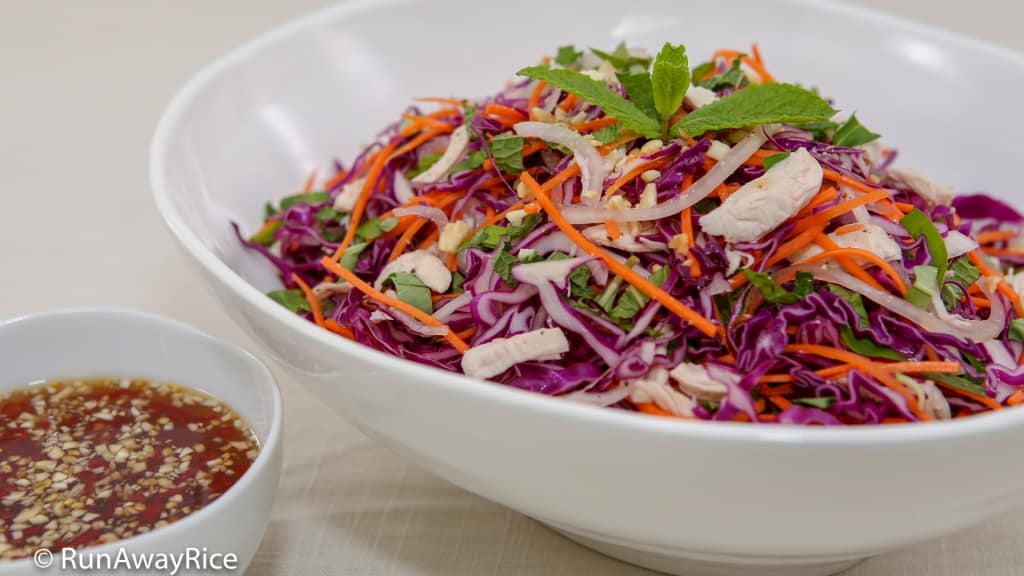 Purple Cabbage Chicken Salad (Goi Ga Bap Cai Tim) - Refreshing Salad with a Zesty Lime Juice and Fish Sauce Dressing | recipe from runawayrice.com