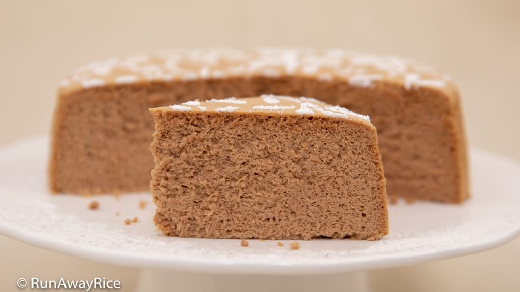 Chocolate Cotton Cheesecake / Japanese Cheesecake - Amazingly spongy and light cake! | recipe from runawayrice.com