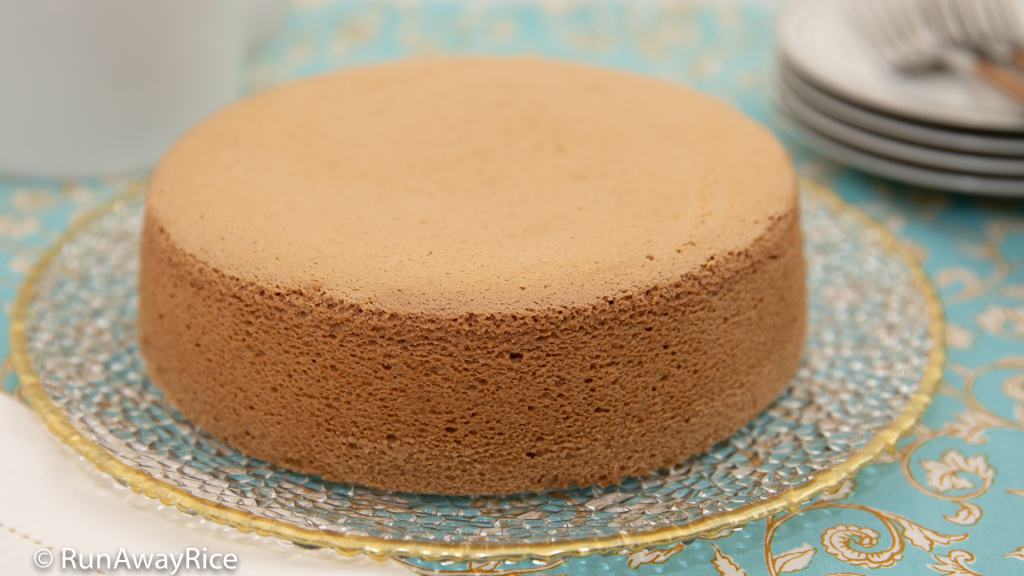 Chocolate Cotton Cheesecake / Japanese Cheesecake - Pillowy Soft Cake, Just Like the Bakery! | recipe from runawayrice.com