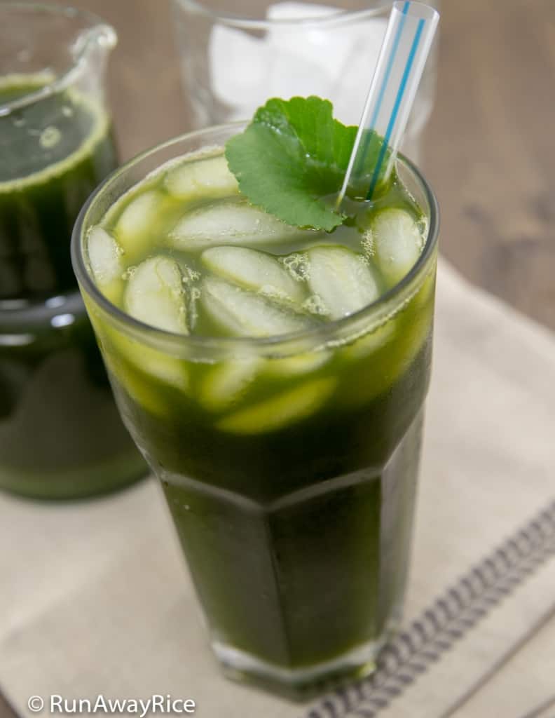 Pennywort Juice (Nuoc Rau Ma) - Asian Herb Packed with Vitamins | recipe from runawayrice.com