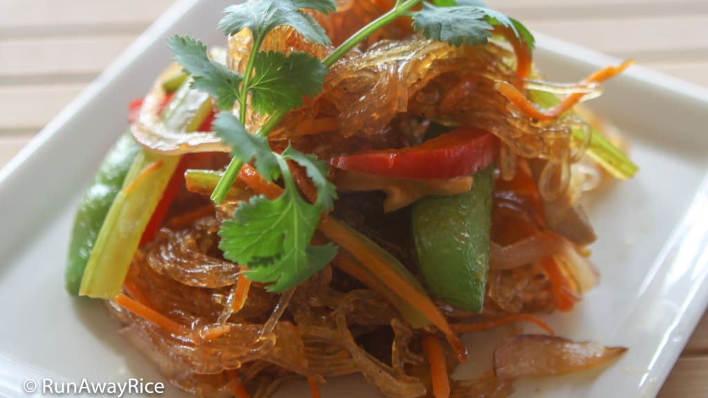 Cellophane Noodle Veggie Stir Fry (Bun Tau Xao) - Vegetarian and Gluten-Free | recipe from runawayrice.com